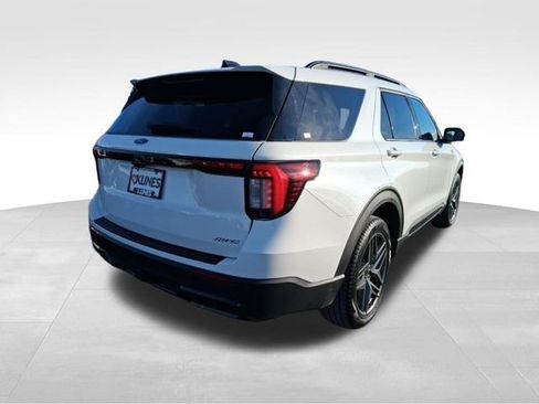 Used 2025 Ford Explorer ST-Line w/ ST-Line Street Pack image 8