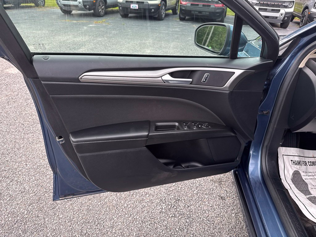 Used 2018 Ford Fusion SE FWD image 25