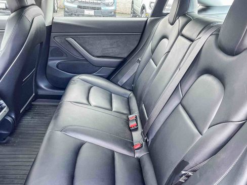 Used 2018 Tesla Model 3 Long Range image 17