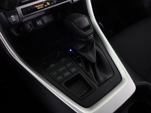 Used 2019 Toyota RAV4 LE w/ Carpet Mat Package AWD/4WD image 42