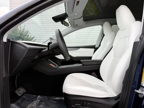 Used 2026 Tesla Model Y 2WD image 13