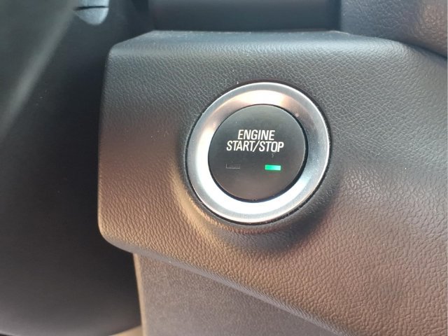 Used 2024 GMC Terrain SLT w/ Tech Package FWD image 12