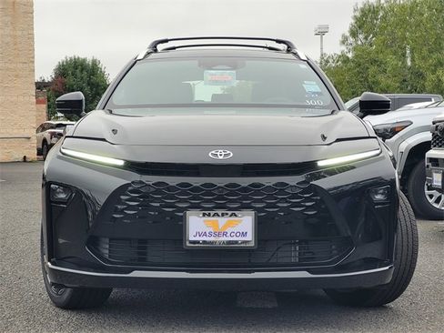 New 2025 Toyota Crown Signia image 2