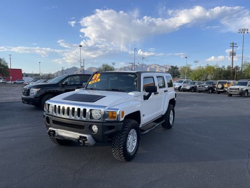 Used 2009 HUMMER H3 Luxury AWD/4WD image 1