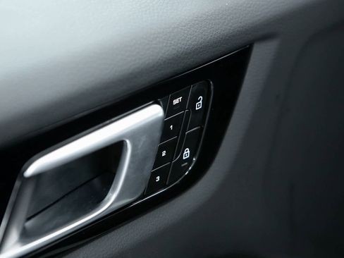 Certified 2022 Porsche Cayenne image 19