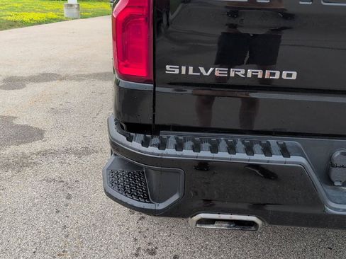Used 2019 Chevrolet Silverado 1500 Custom w/ Custom Convenience Package AWD/4WD image 6