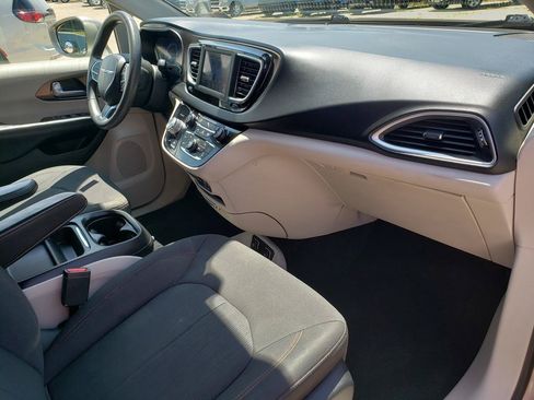 Used 2018 Chrysler Pacifica Touring Plus FWD image 20