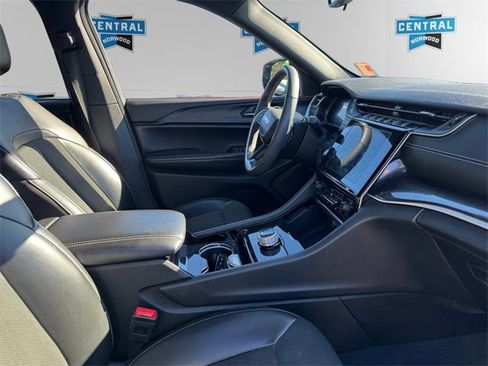 Certified 2023 Jeep Grand Cherokee Altitude image 16