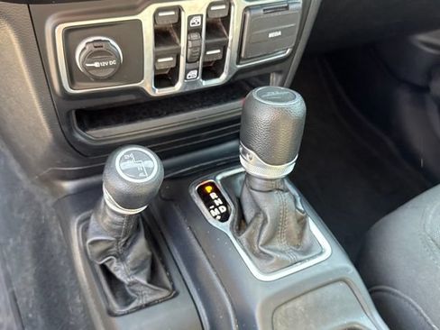 Certified 2023 Jeep Gladiator Sport AWD/4WD image 27