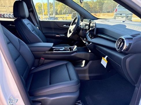 New 2026 Chevrolet Equinox LT w/ Convenience Package II image 9