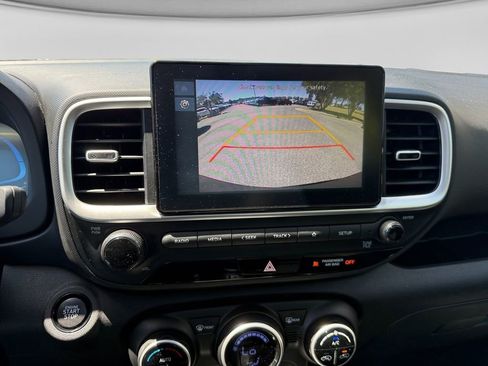 Used 2025 Hyundai Venue SEL FWD image 19