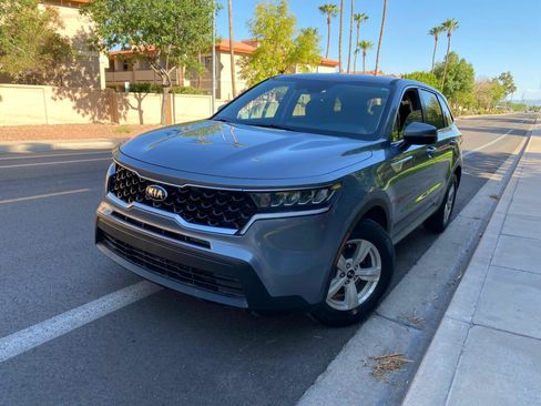 Used 2021 Kia Sorento LX FWD image 4
