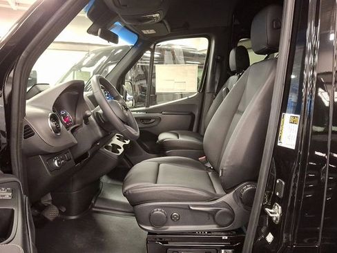 Used 2025 Mercedes-Benz Sprinter 2500 image 14