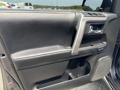 Used 2022 Toyota 4Runner Limited AWD/4WD image 21