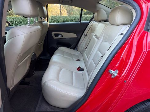 Used 2014 Chevrolet Cruze LT image 16