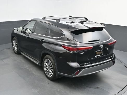 Used 2022 Toyota Highlander Platinum AWD/4WD image 32