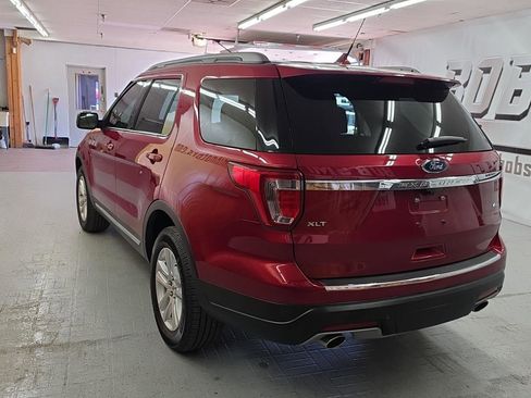Used 2018 Ford Explorer XLT w/ Equipment Group 202A image 4