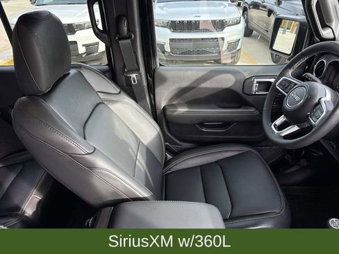 Used 2025 Jeep Wrangler Sahara image 10