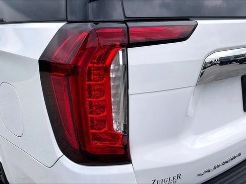 Used 2022 GMC Yukon XL SLT w/ SLT Luxury Package AWD/4WD image 31