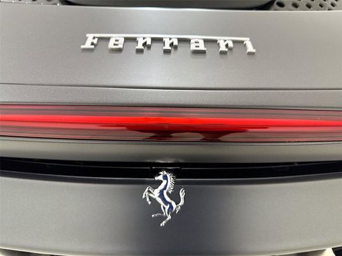 Used 2022 Ferrari SF90 Spider image 40