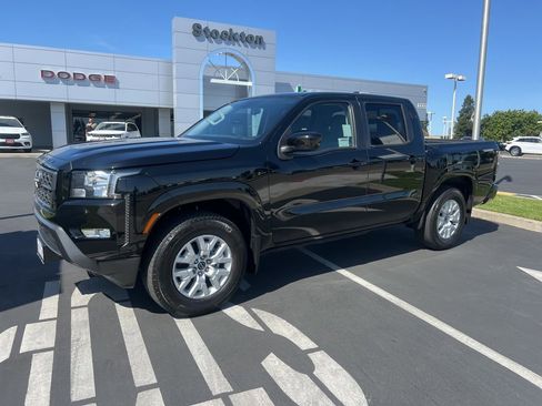Used 2024 Nissan Frontier SV w/ SV Convenience Package RWD image 5