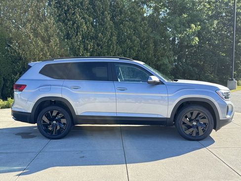 New 2026 Volkswagen Atlas SE image 6