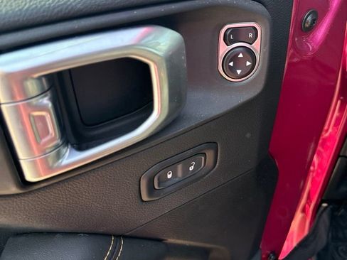 Used 2024 Jeep Wrangler Unlimited Sahara AWD/4WD image 20
