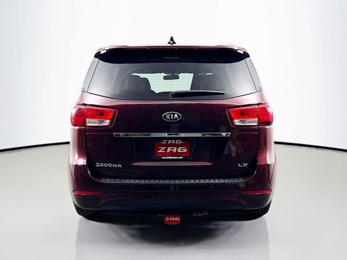 Used 2017 Kia Sedona LX w/ LX Essentials Premium Package FWD image 4