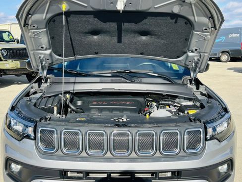 Used 2022 Jeep Compass Latitude image 38