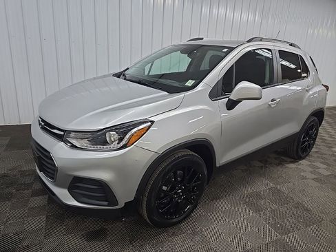 Used 2022 Chevrolet Trax LT w/ Driver Confidence Package image 8