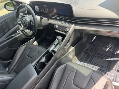 Used 2023 Hyundai Elantra Limited FWD image 29