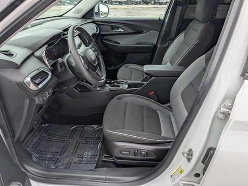 Used 2023 Chevrolet TrailBlazer LT w/ Convenience Package image 2