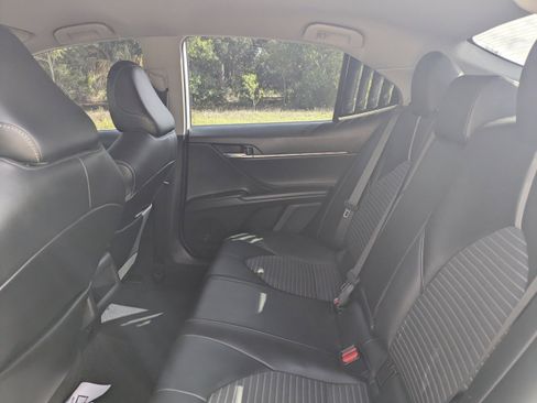Used 2022 Toyota Camry SE image 11