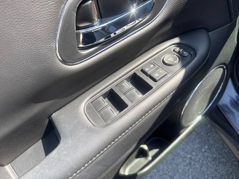 Used 2022 Honda HR-V EX-L image 10