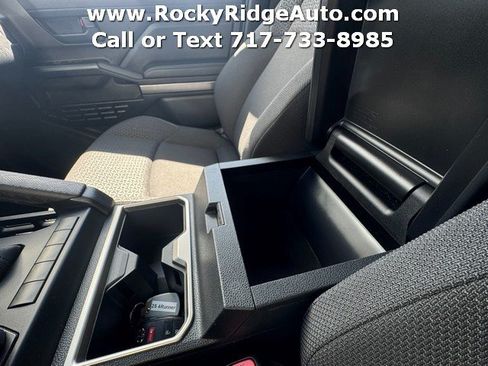 Used 2025 Toyota 4Runner SR5 AWD/4WD image 11