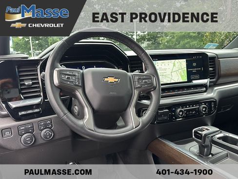 Used 2023 Chevrolet Silverado 1500 High Country w/ High Country Premium Package AWD/4WD image 18