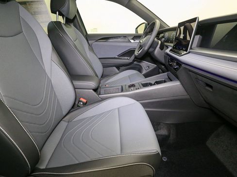 New 2026 Volkswagen Tiguan SE R-Line AWD/4WD image 15