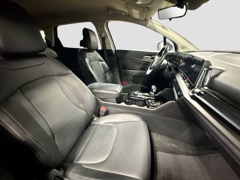 Used 2023 Kia Sportage EX image 28
