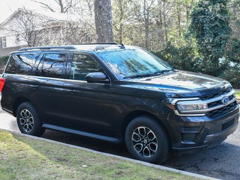 Used 2024 Ford Expedition XLT image 12