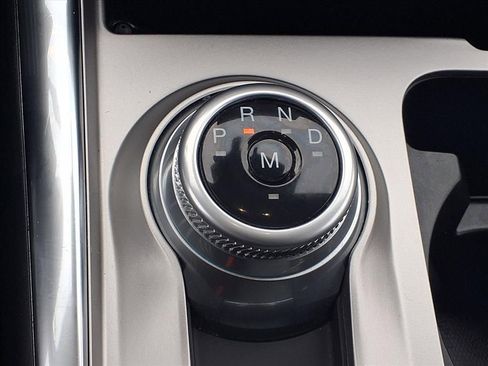 Used 2020 Ford Explorer XLT w/ Equipment Group 202A image 8