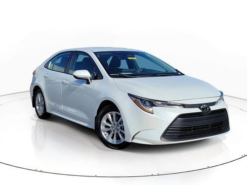 Certified 2024 Toyota Corolla LE image 1