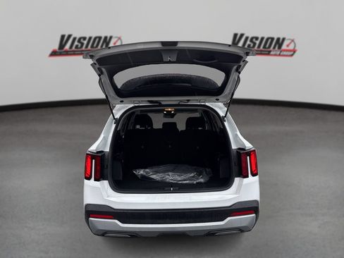 Certified 2025 Kia Sorento LX image 11