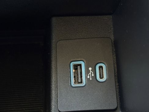 Used 2023 Ford Edge SE image 7