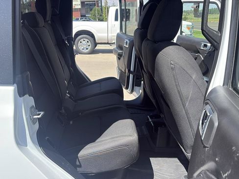 Used 2022 Jeep Gladiator Sport AWD/4WD image 11