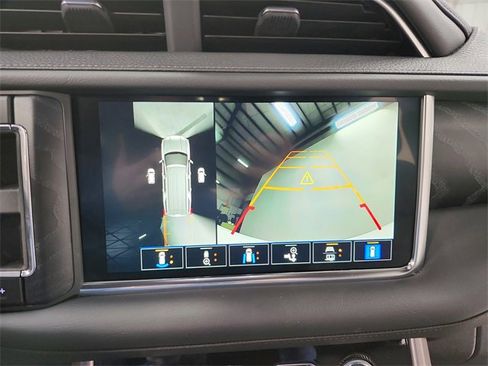 Used 2024 GMC Yukon Denali image 30