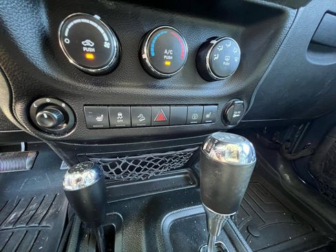 Used 2018 Jeep Wrangler Unlimited Sahara AWD/4WD image 23