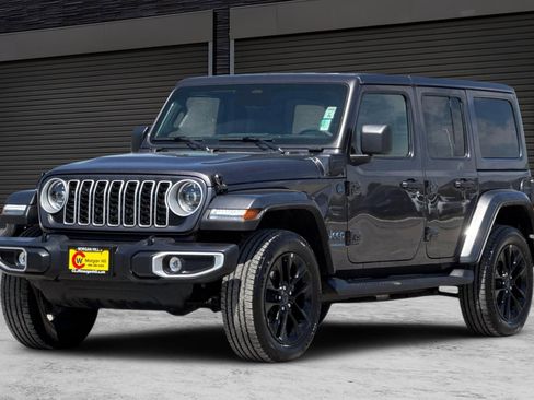 Used 2025 Jeep Wrangler Unlimited Sahara AWD/4WD image 9