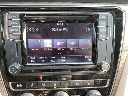 Used 2018 Volkswagen Passat 2.0T SE FWD image 6