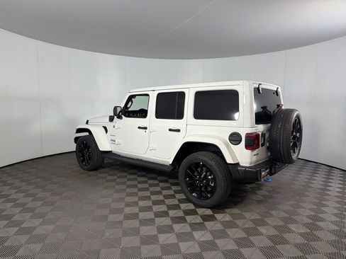 Used 2022 Jeep Wrangler Unlimited Sahara AWD/4WD image 49