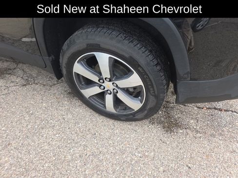 Used 2022 Chevrolet Traverse LT w/ LT Premium Package image 7